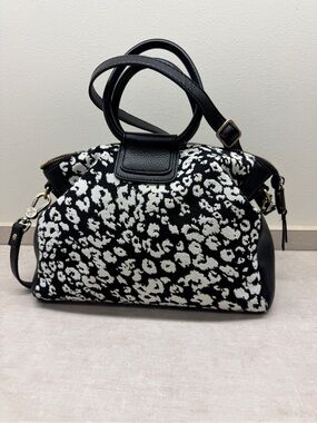 HOBO Medium Shiela Satchel